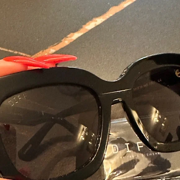 Diff Eyewear Carson Black Sunglasses - Picture 9 of 10